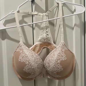 VICTORIA’S SECRET FRONT-CLIP PUSH-UP BRA